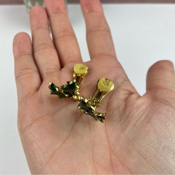 Vintage Green Red Holly Berry Holiday Christmas Clip On Earrings Jewelry - Picture 3 of 6
